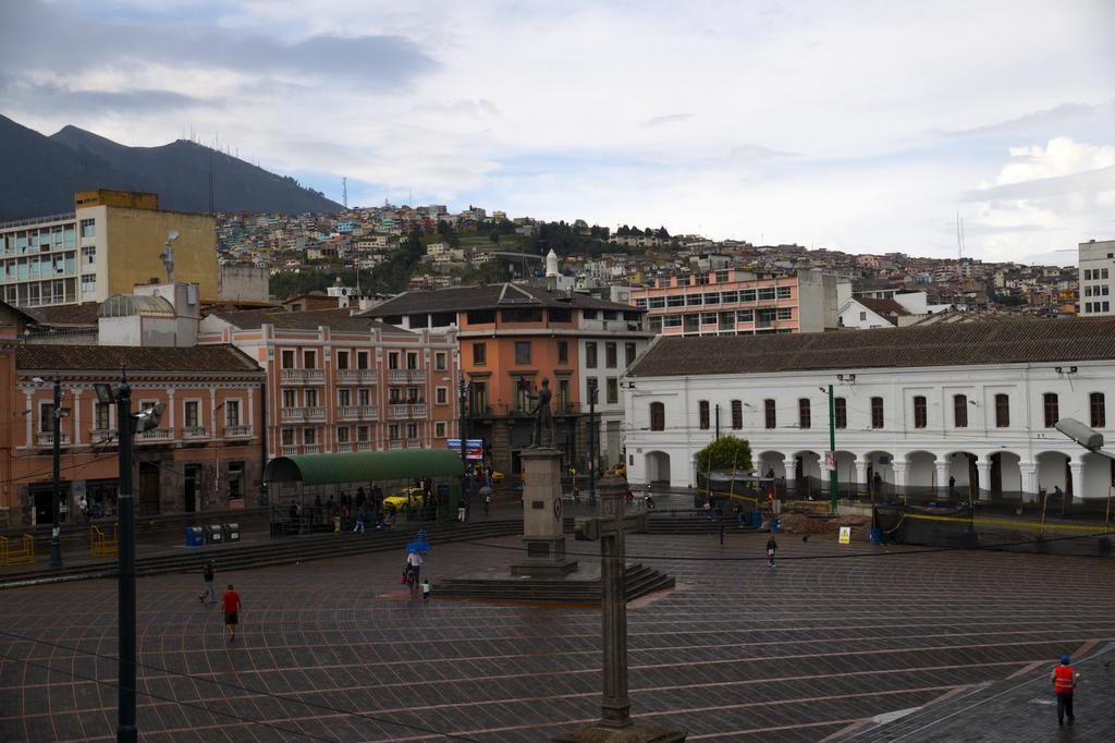 Hostal Juana De Arco Quito Bagian luar foto